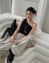 Low rivet one shoulder sleeveless