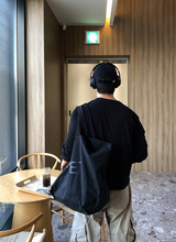 アーロンモーデンエッセンシャルセミクロッピードロングスリーブTシャツ