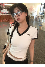ブラックラインリボンVネックショートスリーブtシャツ