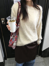 Nayu Hairy Lip Neck Loose Knit