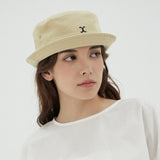 VA カーブロゴ ショート バイザー バケットハット     / Beige