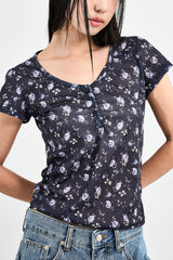 フラワーシアーボタンTシャツ