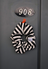 STRIPE SCRUNCHIE - BLACK