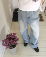 Dinty Back Pocket Wide Denim Pants