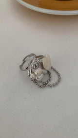 Nacre.pearl.heart silver shell ring