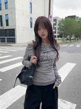ドリューホルターレイヤードレタリングオフショルダーTシャツ