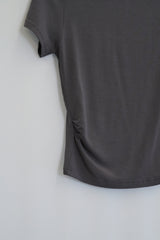 アシンメトリックツイステッドショルダートップ (Charcoal)