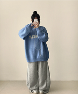 モナラブリーレタリングエンブロイダリールーズフィットラウンドニット