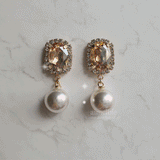 Elegant Oval Crystal and Pearl Piercing - Golden Shadow (ITZY Chaeryeong Piercing)