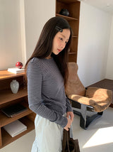 タカン ストライプ ラウンド ロングスリーブ Tシャツ