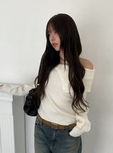 Dahi Off-Shoulder Button Knit Muffler Set