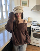 Duon Eyelet Strap Off-Shoulder Fleece Sweatshirt