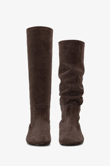 WRINKLE BOOTS IN CHOCOLATE BROWN