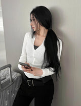 Button Slim V-Neck Knit