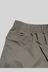 "A" ロゴ ナイロン ショーツ(KHAKI)
