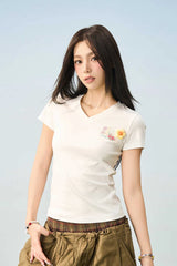 3D ヤーンフラワーVネックTシャツ