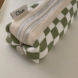 Clam round pencilcase _ Checkerboard celery