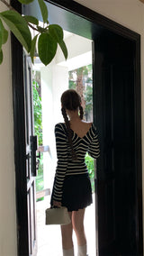 Wide V-neck striped long-sleeved knitwear