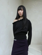 オフショルダー ラッフル トップ(BLACK)
