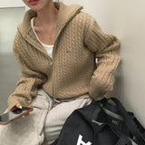 [BELLIDE MADE] ペンダント付きケーブルニットジップアップ