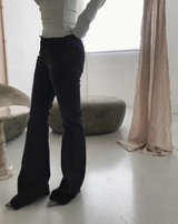 ダークブラックウォッシングピンタックブーツカットデニムパンツ