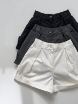 Pleated Cabra Shorts