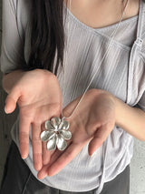 Petal Motion Drop Necklace