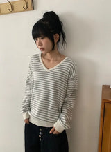 26FW★ [BAONHAUS] Sevnin Stripe V-Neck Knit