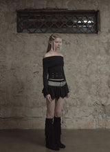 Eyelet off shoulder T (Black)