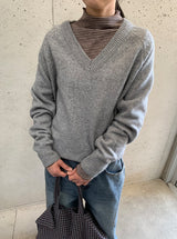 ヒルミフカラーウールVネックニット