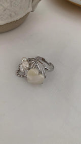 Nacre.pearl.heart silver shell ring