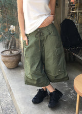 リベットピンタックバミューダパンツ