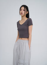 [U-BASIC] ソフトコットンVネッククロップドTシャツ