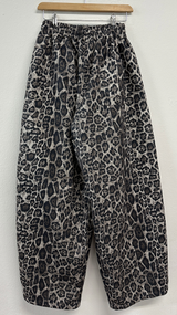 4000SOLD LEOPARD PINTUCK PANTS