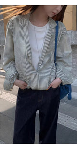 Stripe collared shirt layered T-shirt