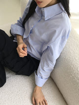 Aru バックオープニングボタンクロップドシャツ