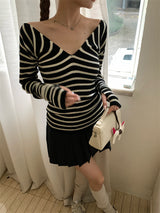 Wide V-neck striped long-sleeved knitwear