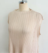 Loel Cut Line Pleated Cap Sleeve Blouse