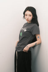 Seiie テニスアップリケTシャツ オーバーフィット チャコール
