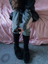 check button kneesocks / black