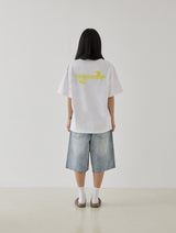 ファチュリスティックロゴtシャツ