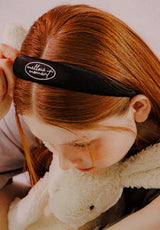 MBROIDERY レタリングヘアバンド (BLACK)