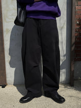 Unbalanced pintuck curved pants
