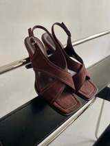 STITCH POINT X SANDALS (BROWN)