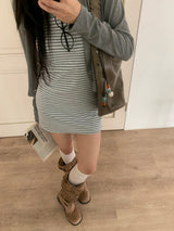 Light Hour ストライプノースリーブドレス & シルバーボタンカーディガン 2-piece Set (Gray)