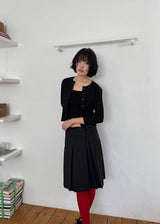 BUTTON MIDI PLEATS SKIRT