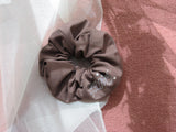IDMT pop scrunchie (Brown)