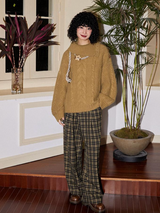 Relaxed and retro collarless sweater with a laid-back vibe