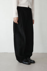 volume curved corduroy pants