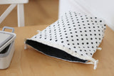 cozy lunch bag - white dot